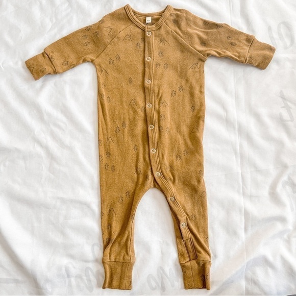 Rylee + Cru Long John Snap Pajamas in Tan Tree Print in Size 0-3 Months - Picture 2 of 15